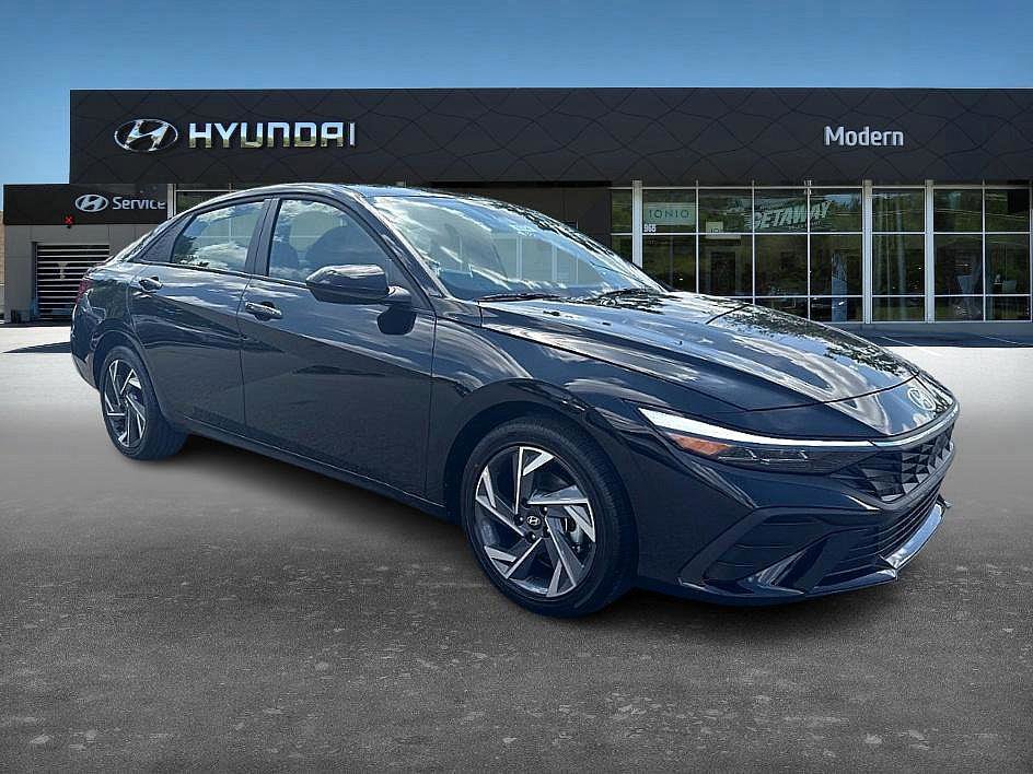 2025 Hyundai Elantra SEL Sport photo 2