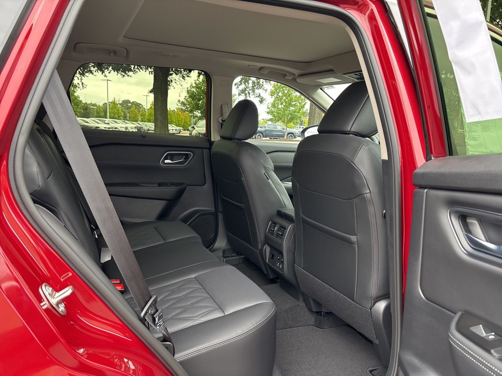2026 Nissan Rogue Platinum photo 13