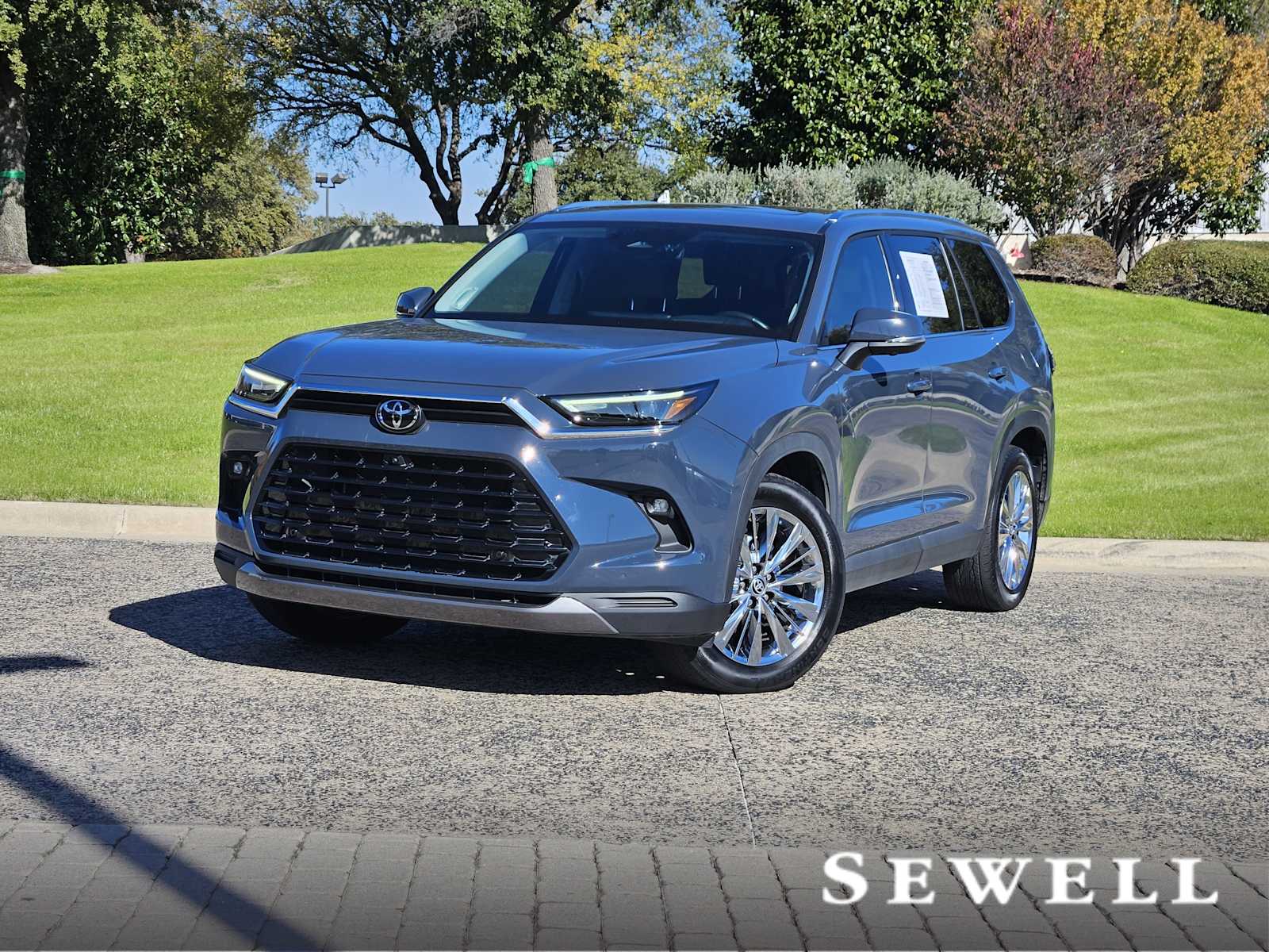 2024 Toyota Grand Highlander Platinum's photo