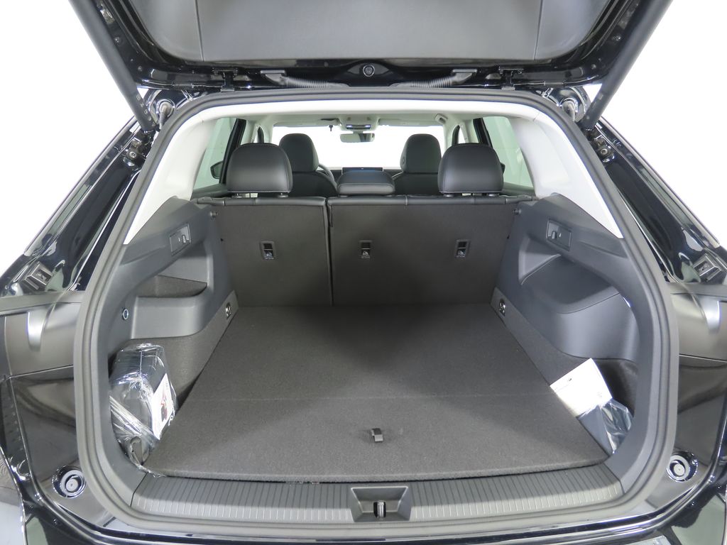2025 Volkswagen Tiguan SE photo 27