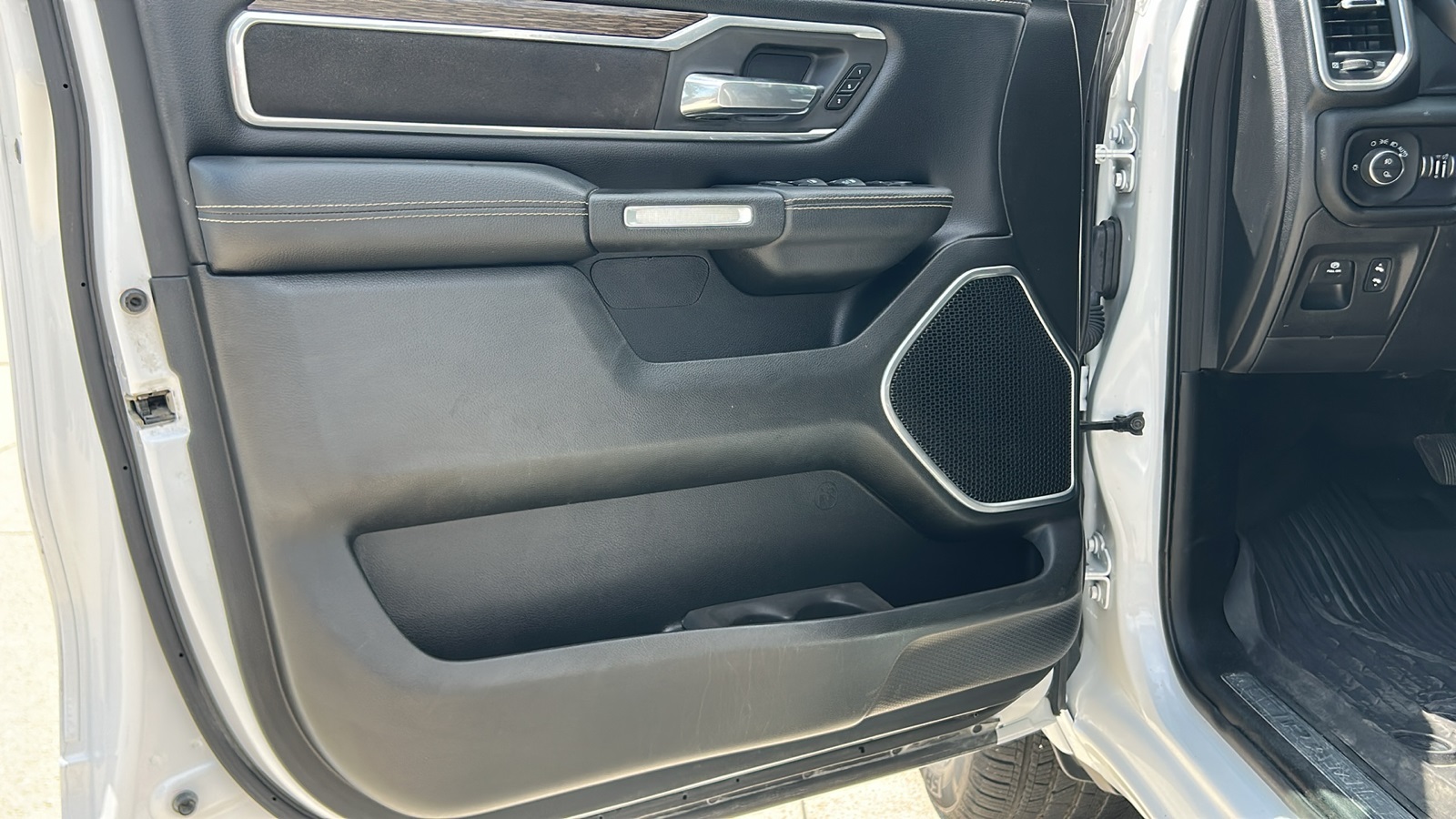 2020 Ram 1500 Laramie photo 15