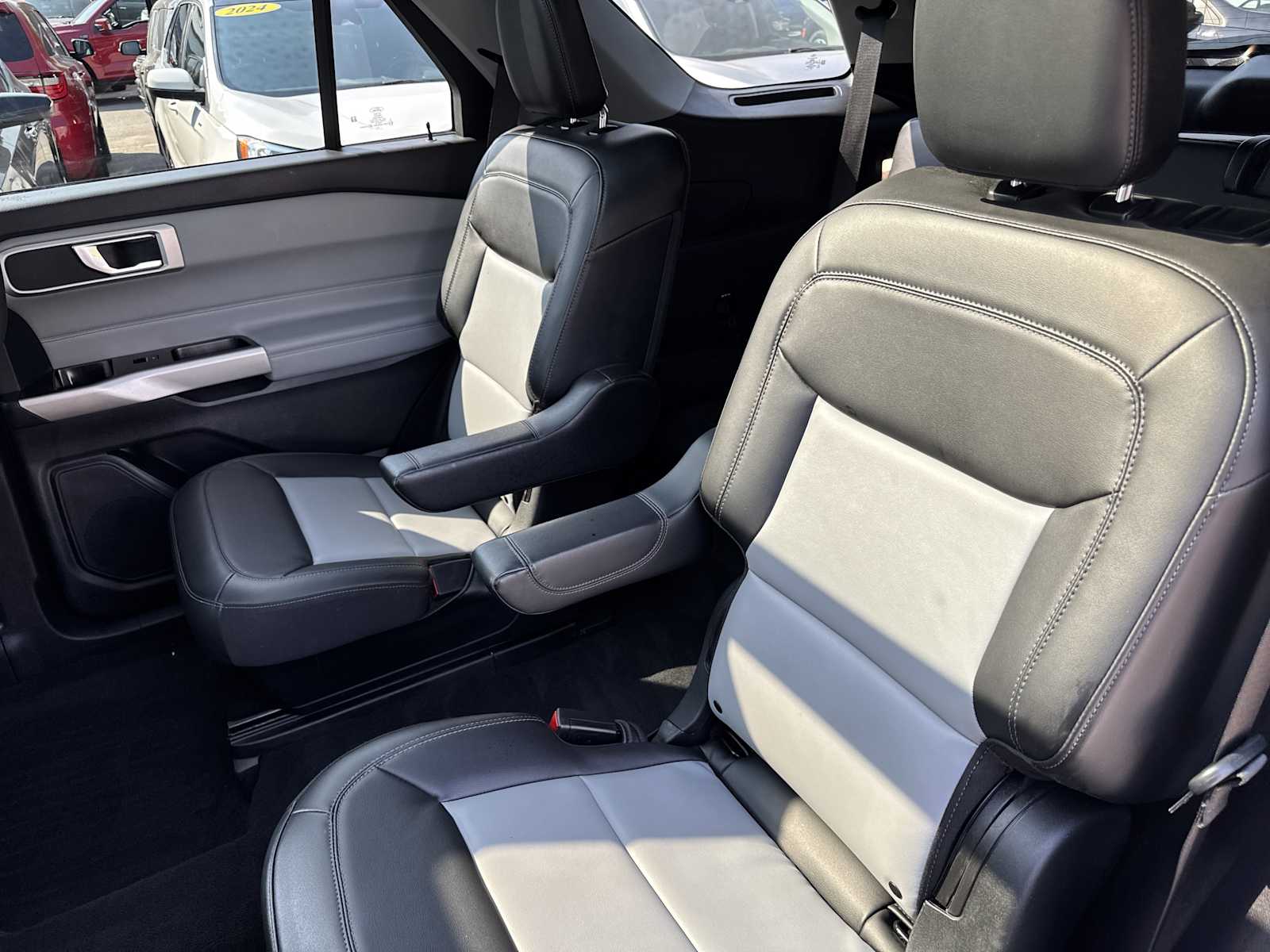 2022 Ford Explorer XLT photo 32