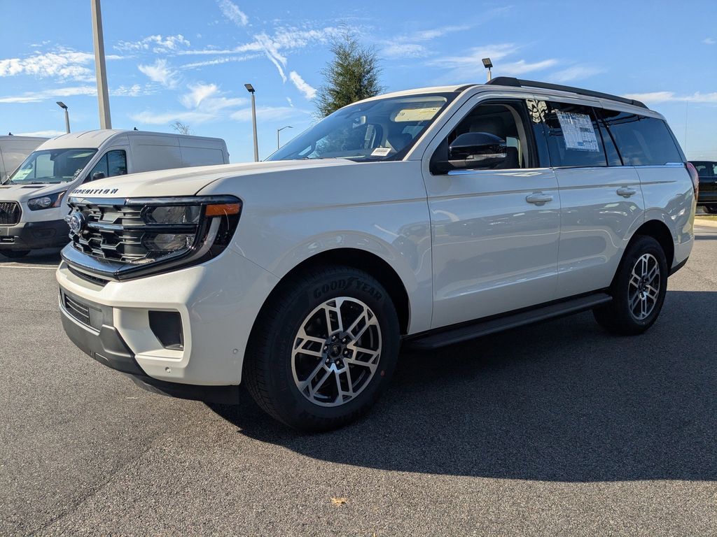 2025 Ford Expedition photo 8