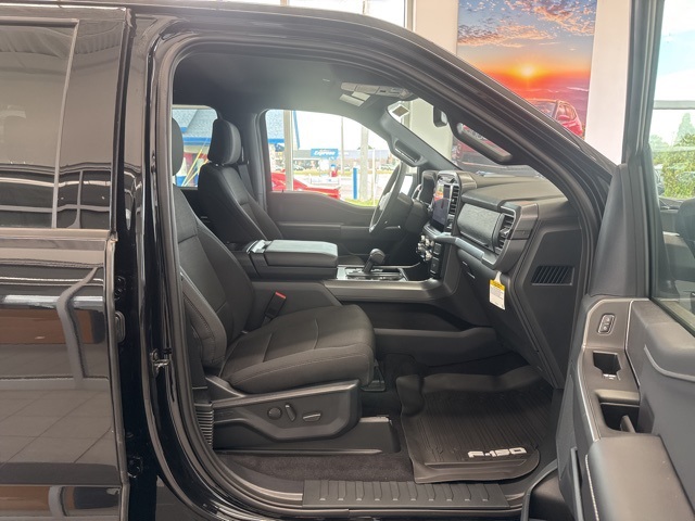 2025 Ford F-150 XLT photo 40