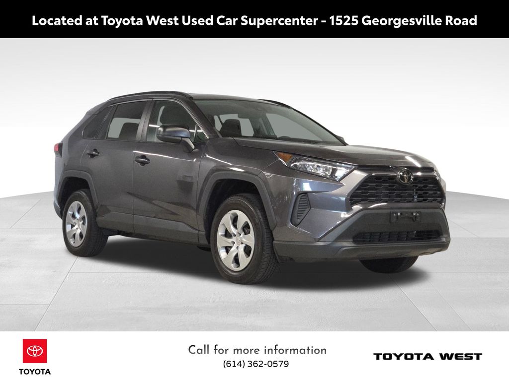 2021 Toyota RAV4 LE photo 3