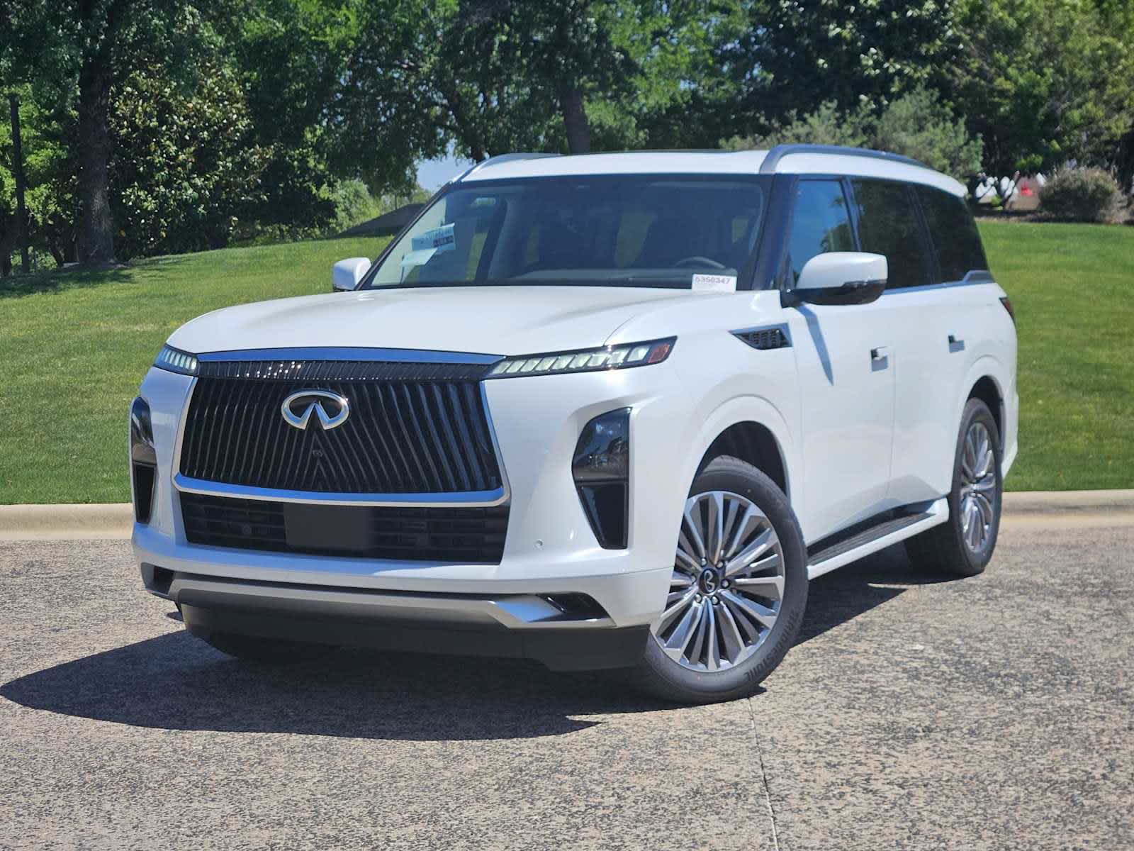2025 INFINITI QX80 Luxe's photo
