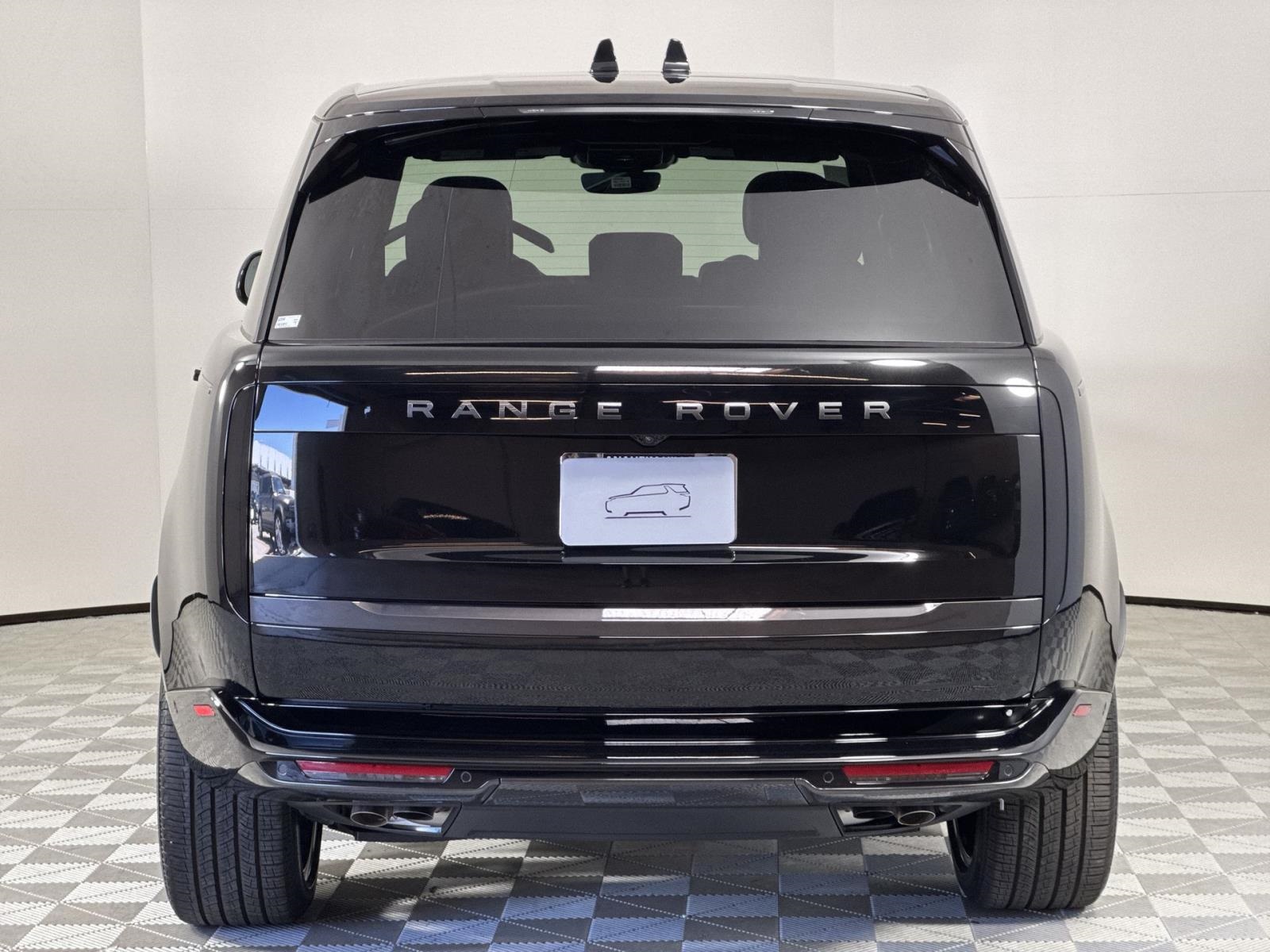 2025 Land Rover Range Rover SE photo 3