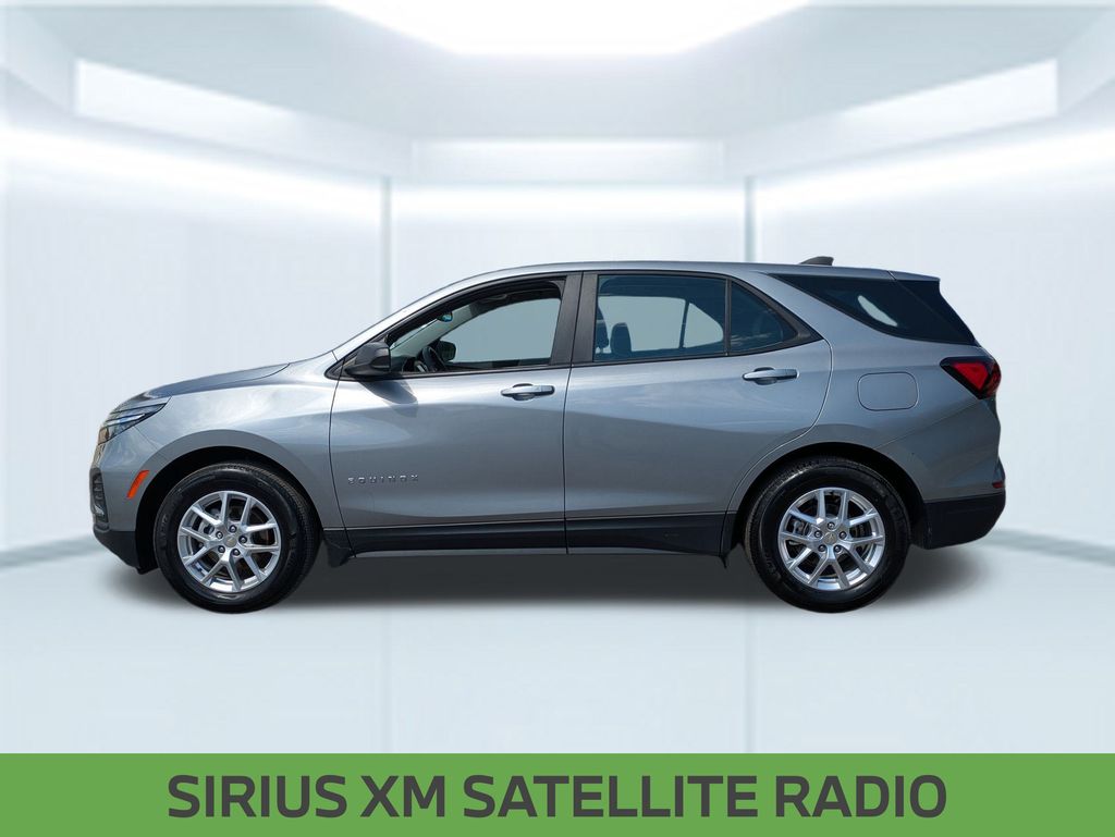 2023 Chevrolet Equinox LS photo 2