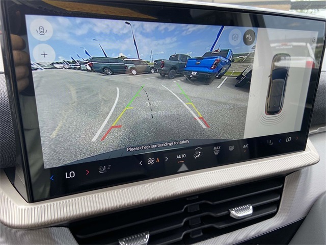 2025 Ford Explorer photo 10