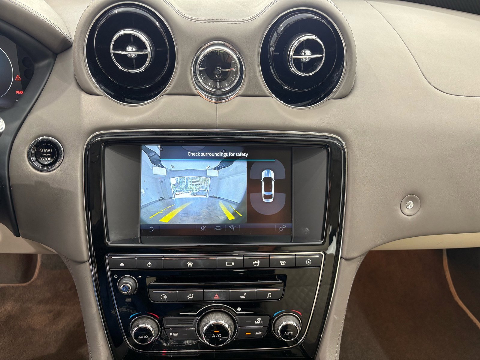 2017 Jaguar XJ L Supercharged photo 18