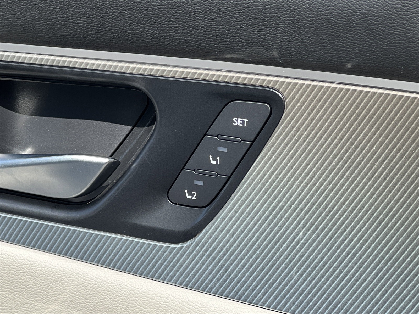 2025 Nissan Murano SL photo 14