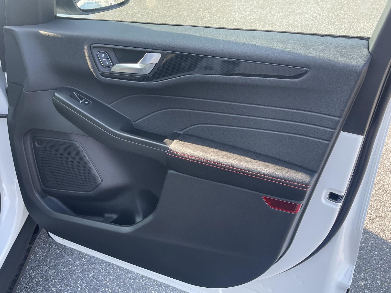 2025 Ford Escape ST-Line Select photo 13
