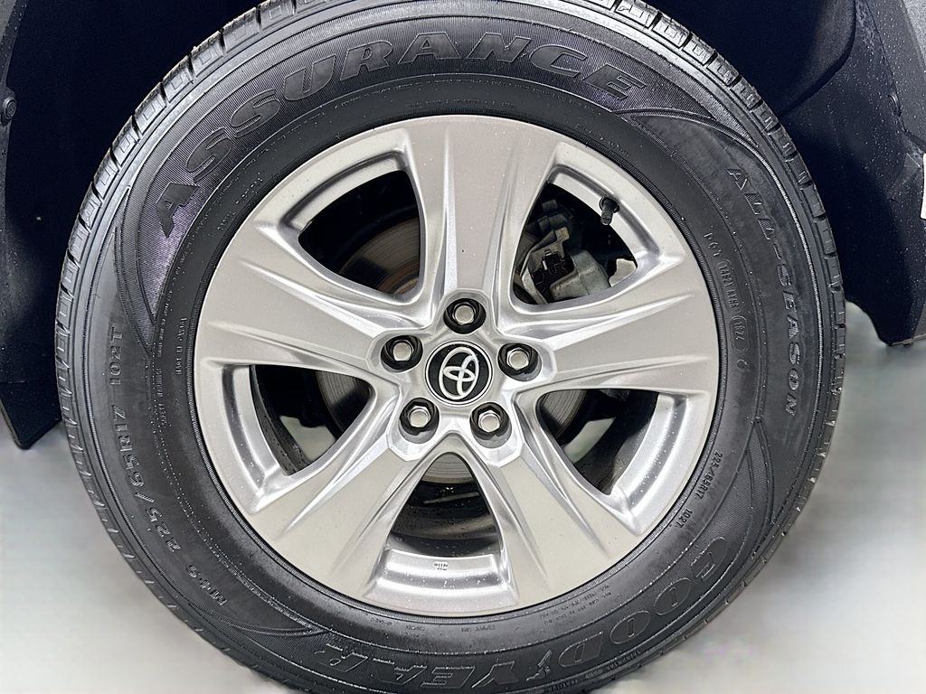 2022 Toyota RAV4 XLE photo 27