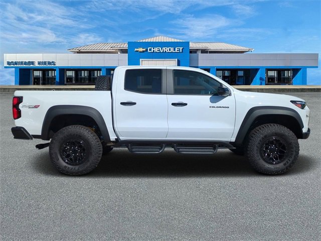 2025 Chevrolet Colorado ZR2 photo 2