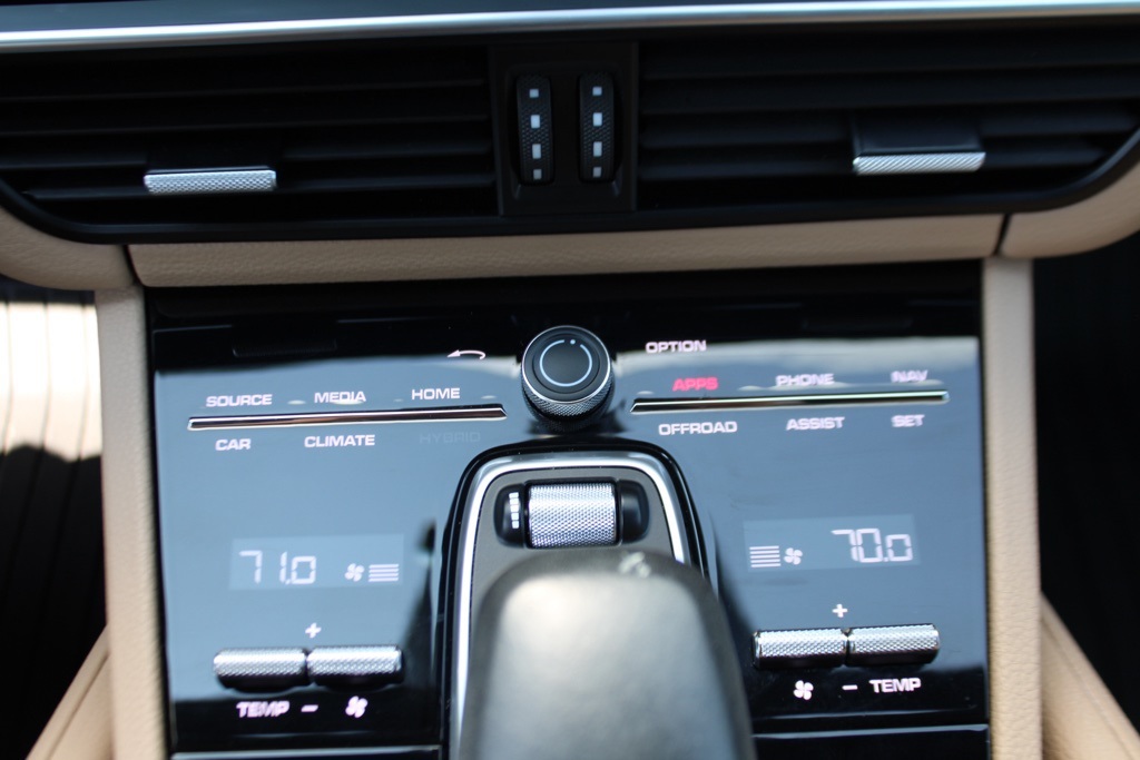 2023 Porsche Cayenne Platinum Edition photo 24