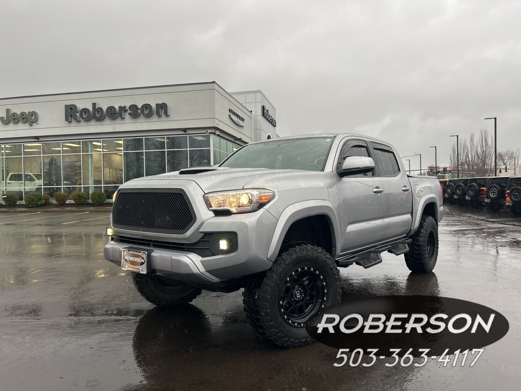 2016 Toyota Tacoma TRD Sport's photo