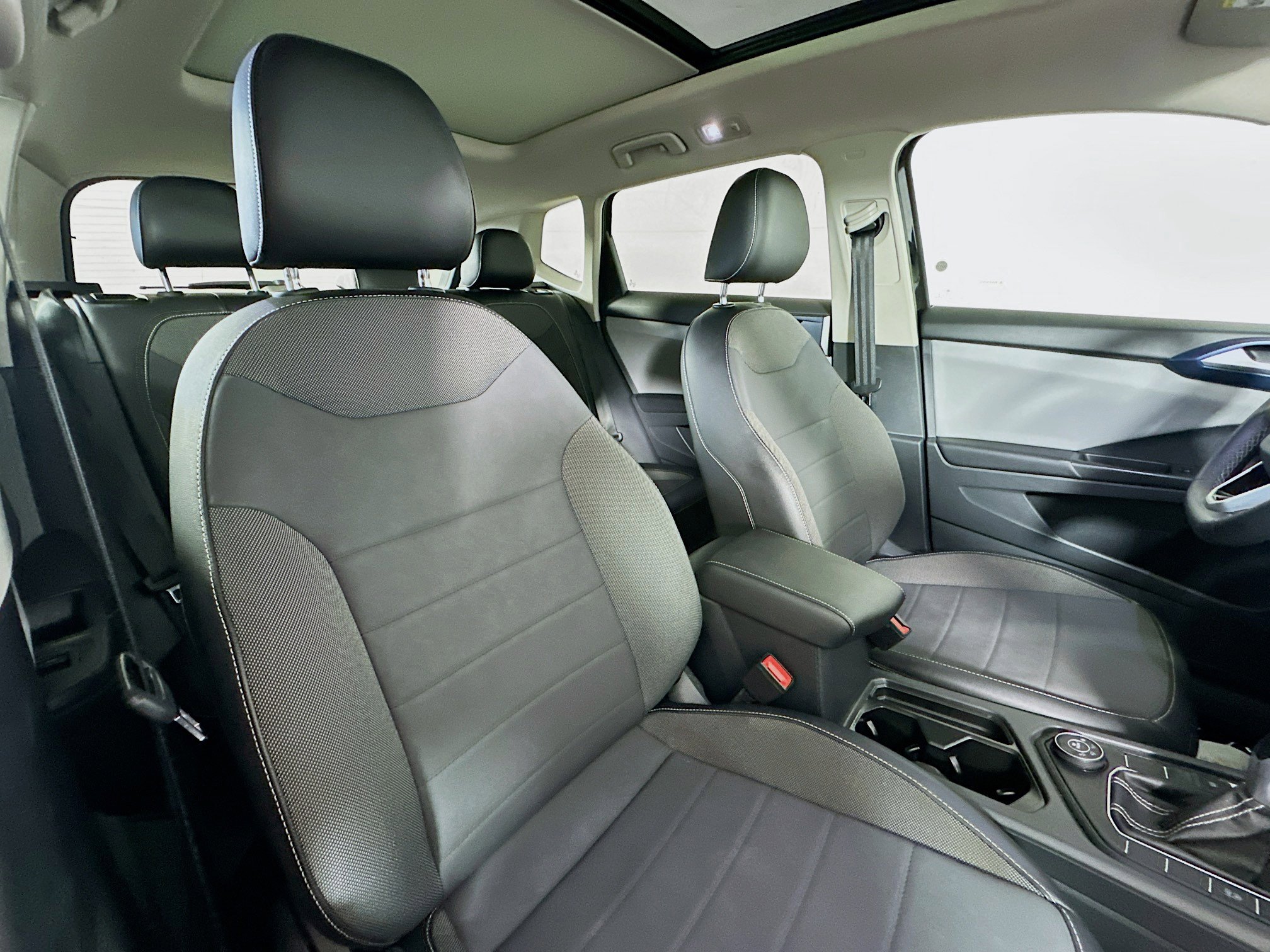 2022 Volkswagen Taos SE photo 26
