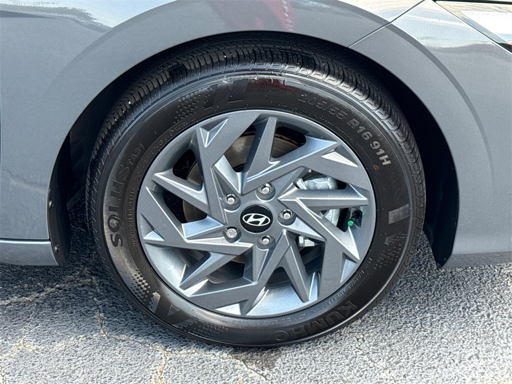 2024 Hyundai Elantra SEL photo 12