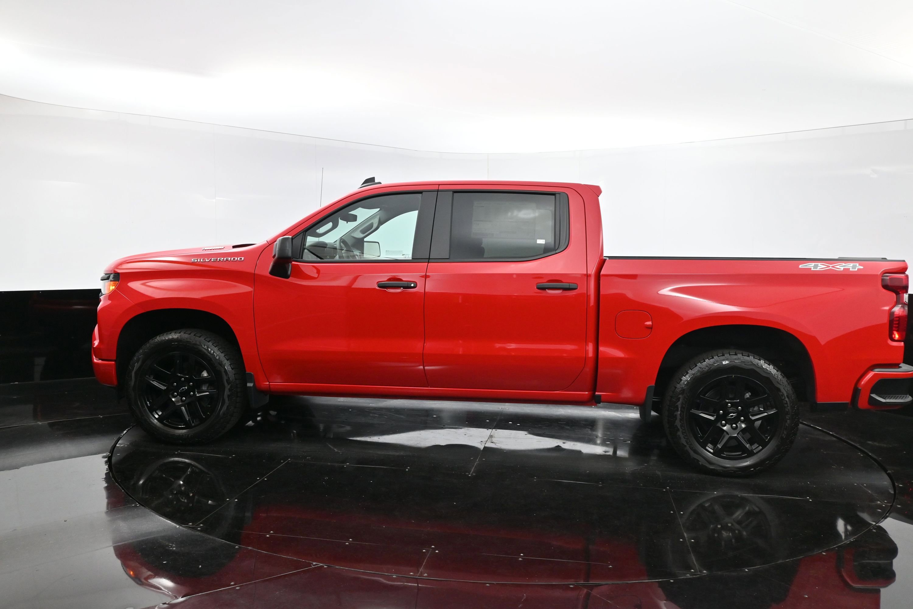 2025 Chevrolet Silverado 1500 Custom photo 4