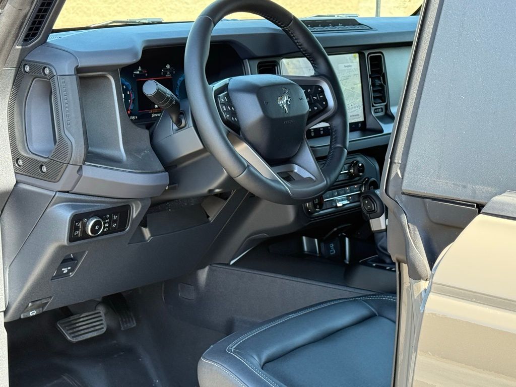 2025 Ford Bronco Badlands photo 7