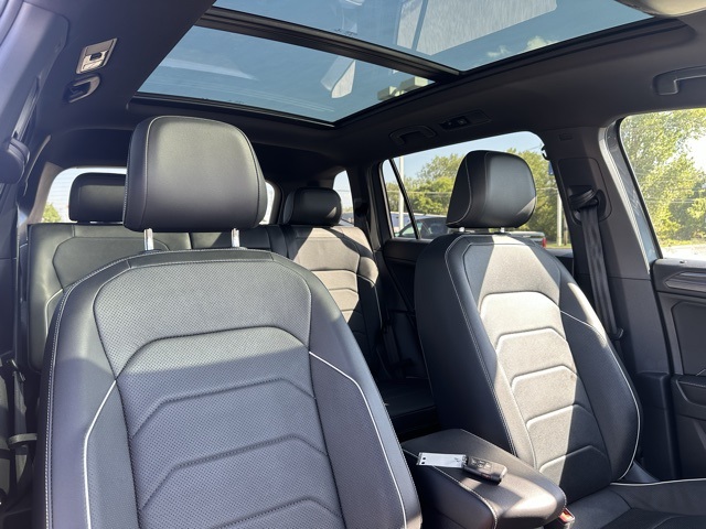 2022 Volkswagen Tiguan SEL Premium R-Line photo 8