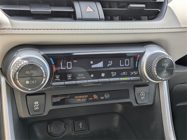 2021 Toyota RAV4 XLE photo 18