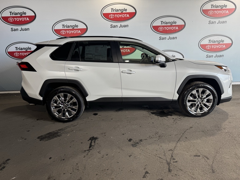 2025 Toyota RAV4 XLE Premium photo 6