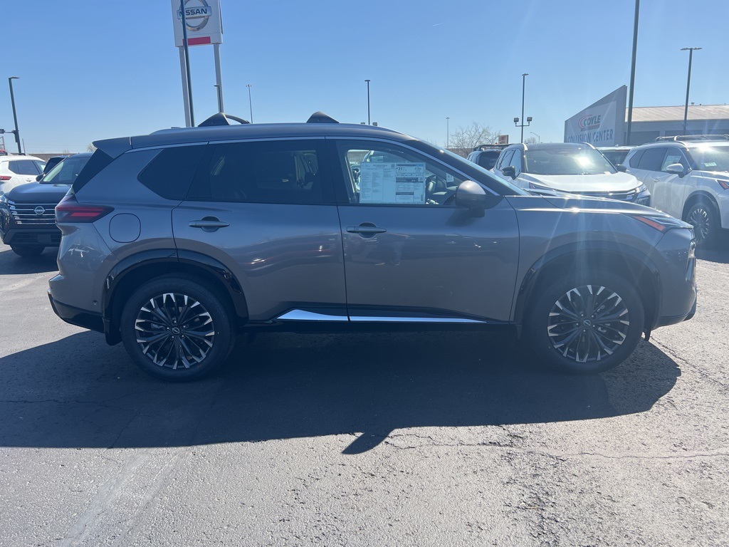 2025 Nissan Rogue Platinum photo 2