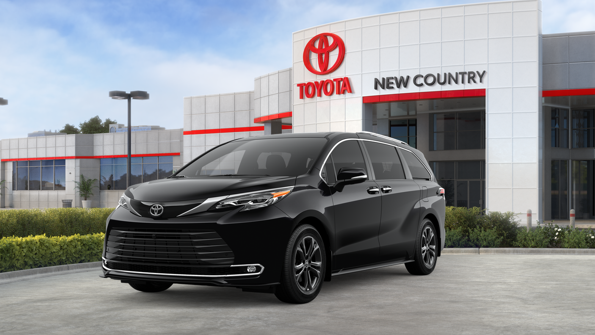 2026 Toyota Sienna Platinum's photo