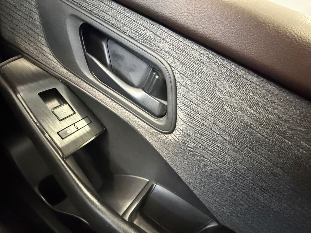 2023 Nissan Rogue S photo 14