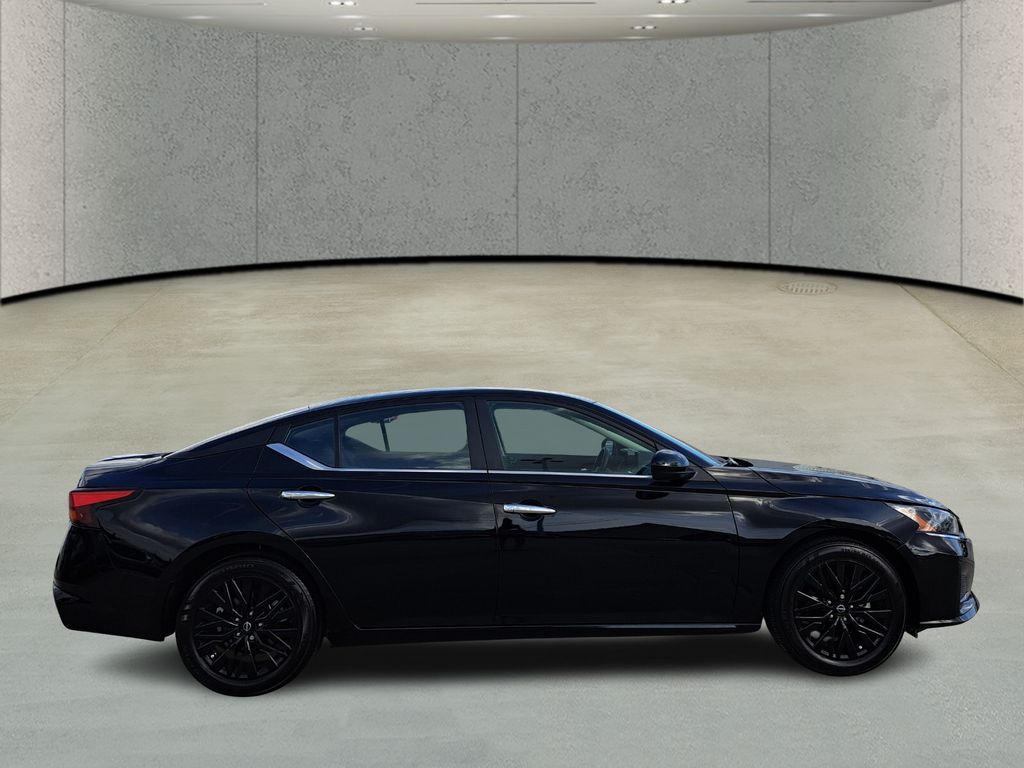 2025 Nissan Altima 2.5 SV photo 4