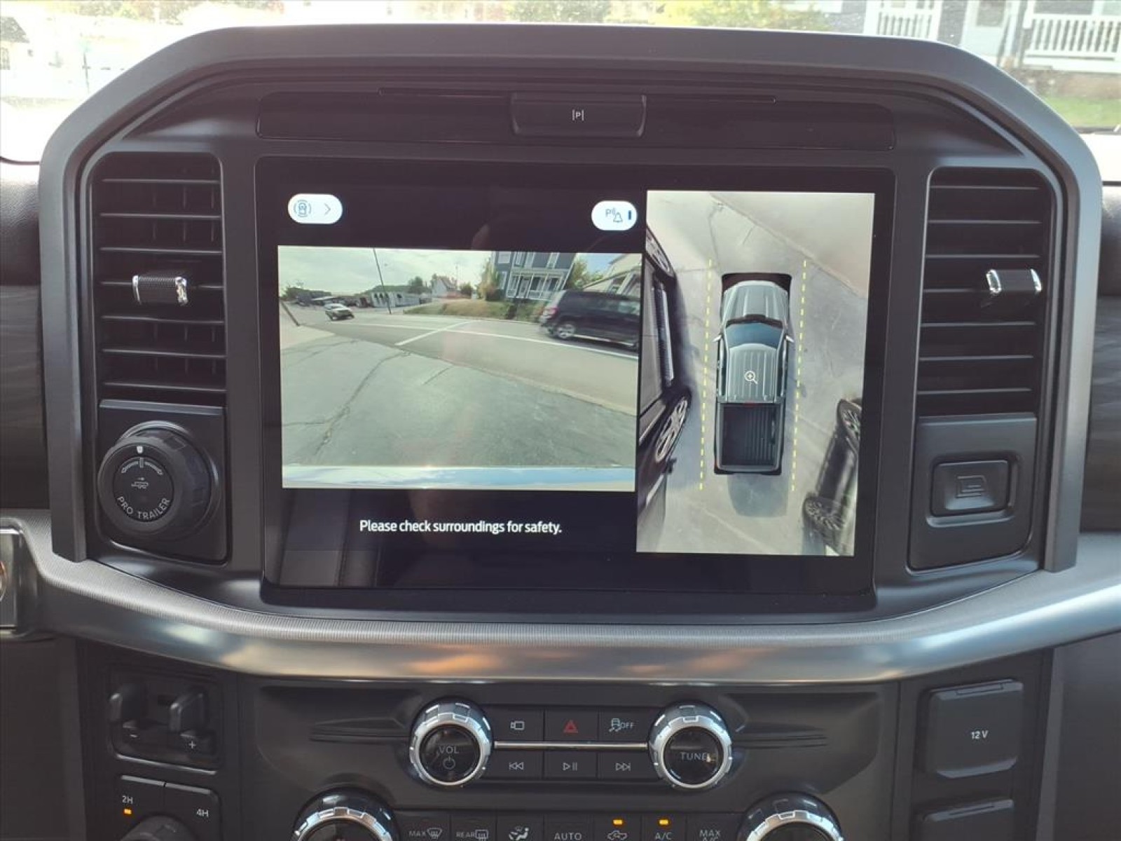 2025 Ford F-150 Lariat photo 11