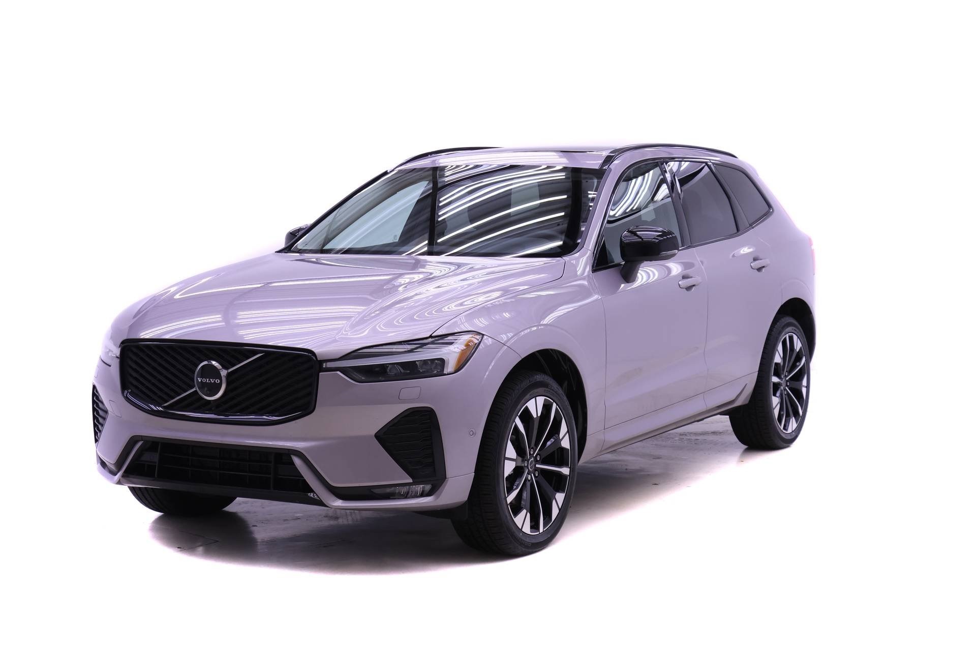 2026 Volvo XC60 Plus's photo