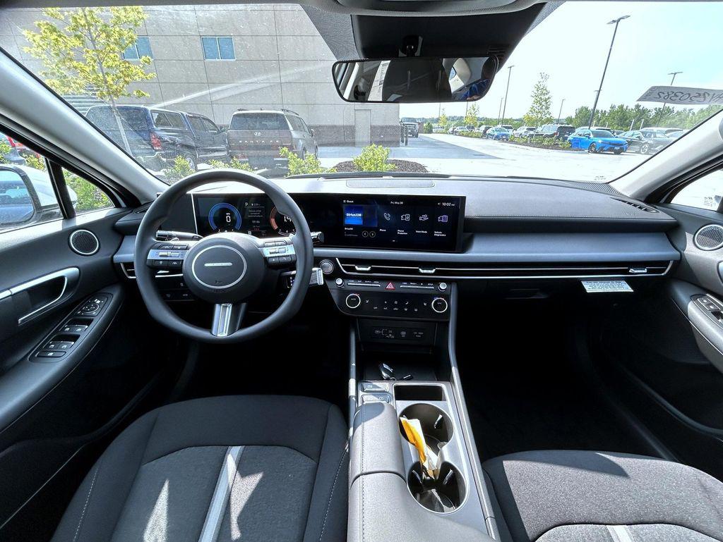 2025 Hyundai Sonata SEL photo 12