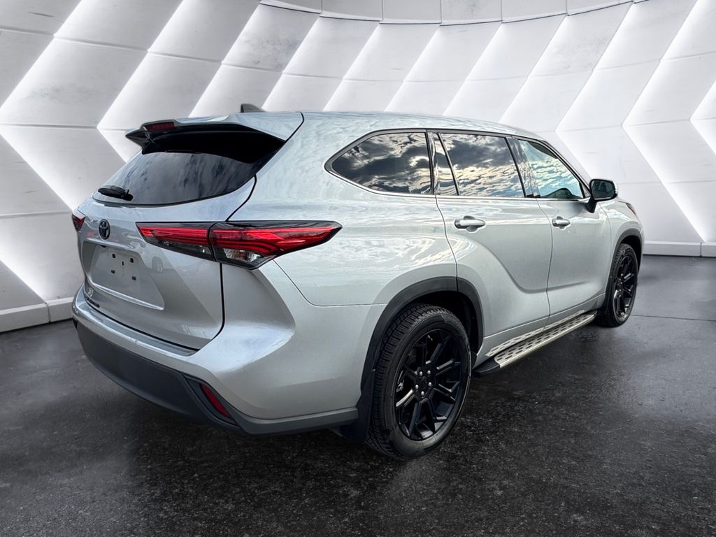 2022 Toyota Highlander L photo 4