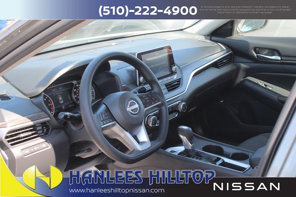 2025 Nissan Altima 2.5 SV photo 10