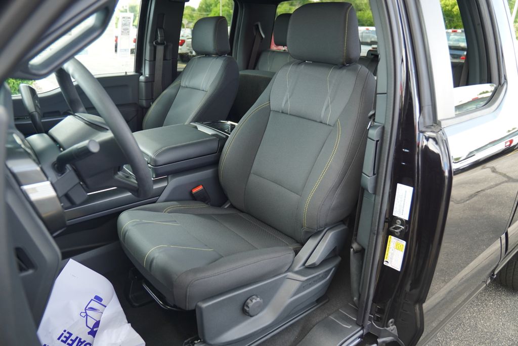 2025 Ford F-150 STX photo 9