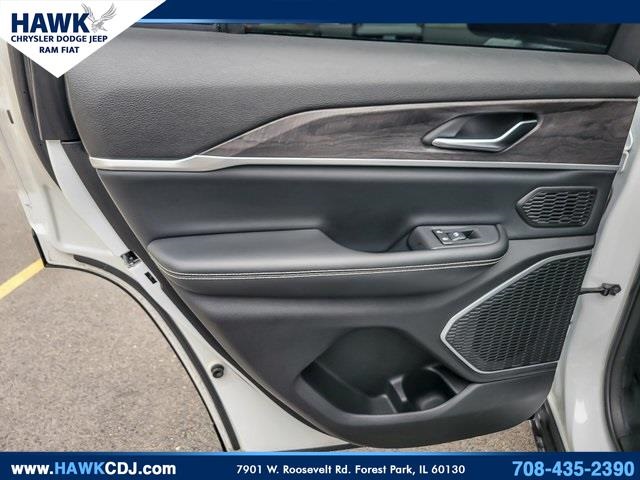 2023 JEEP GRAND CHEROKEE - Image 17