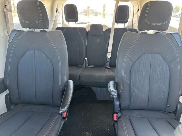 2022 Chrysler Voyager LX photo 16