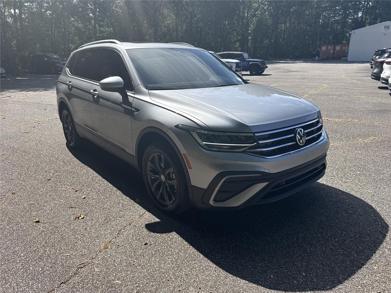 2023 Volkswagen Tiguan SE photo 4