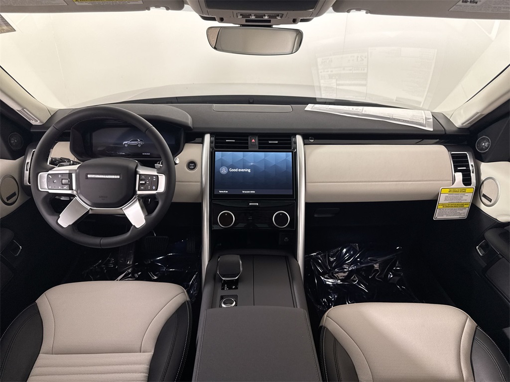 2025 Land Rover Discovery S photo 18