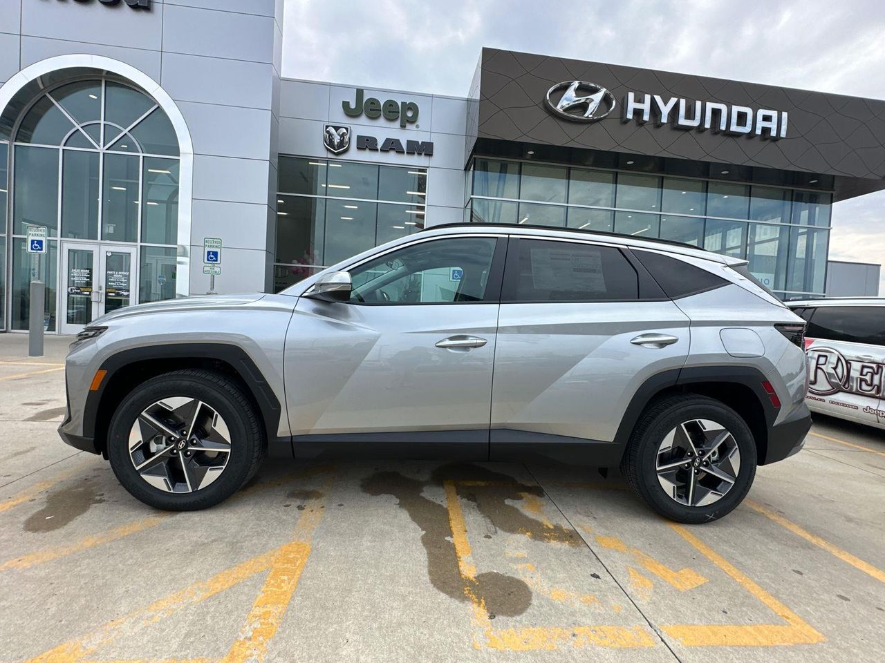 2026 Hyundai Tucson SEL Convenience photo 2