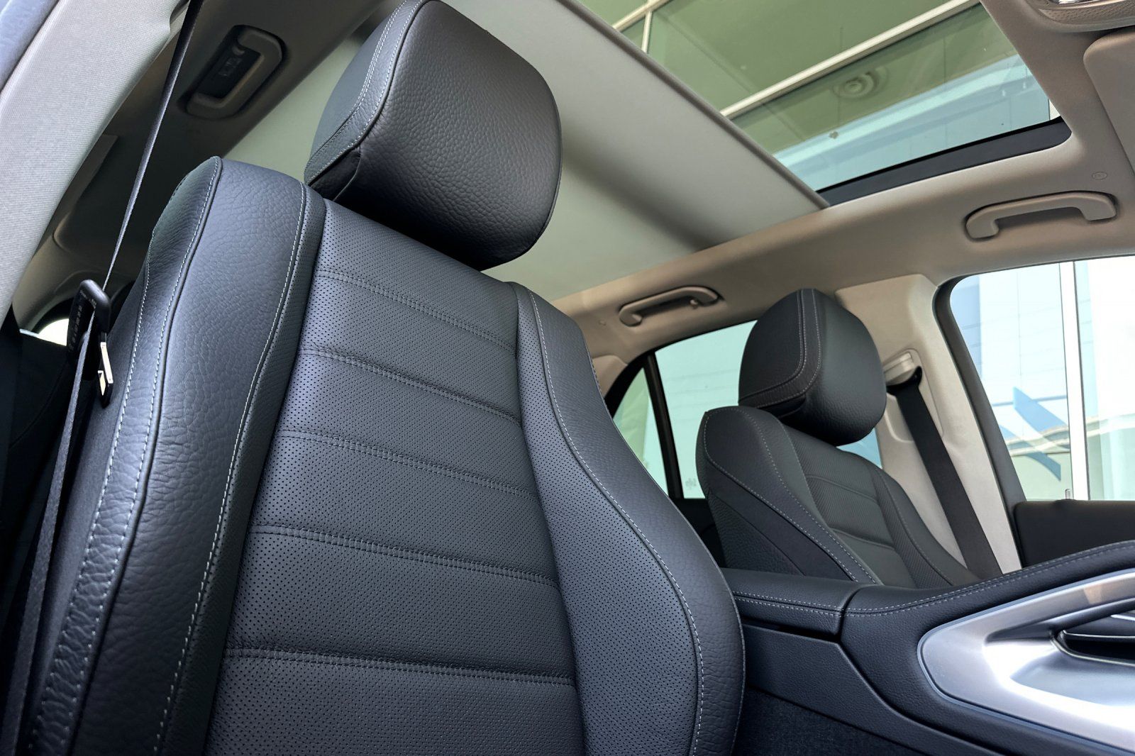 2025 Mercedes Benz GLE 580 4MATIC photo 3