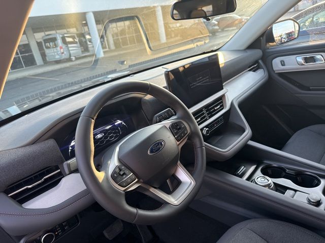 2025 Ford Explorer photo 5