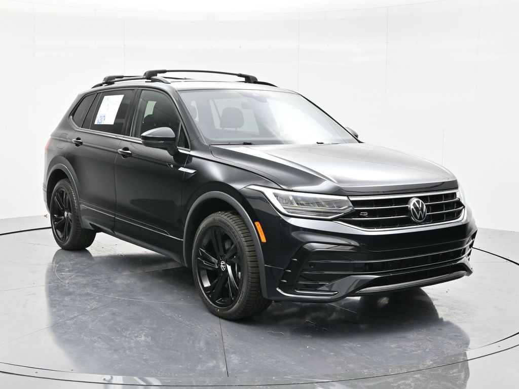 2023 Volkswagen Tiguan SE R-LINE BLACK's photo