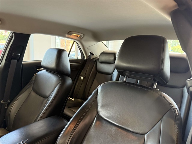 2021 Chrysler 300 Touring photo 4