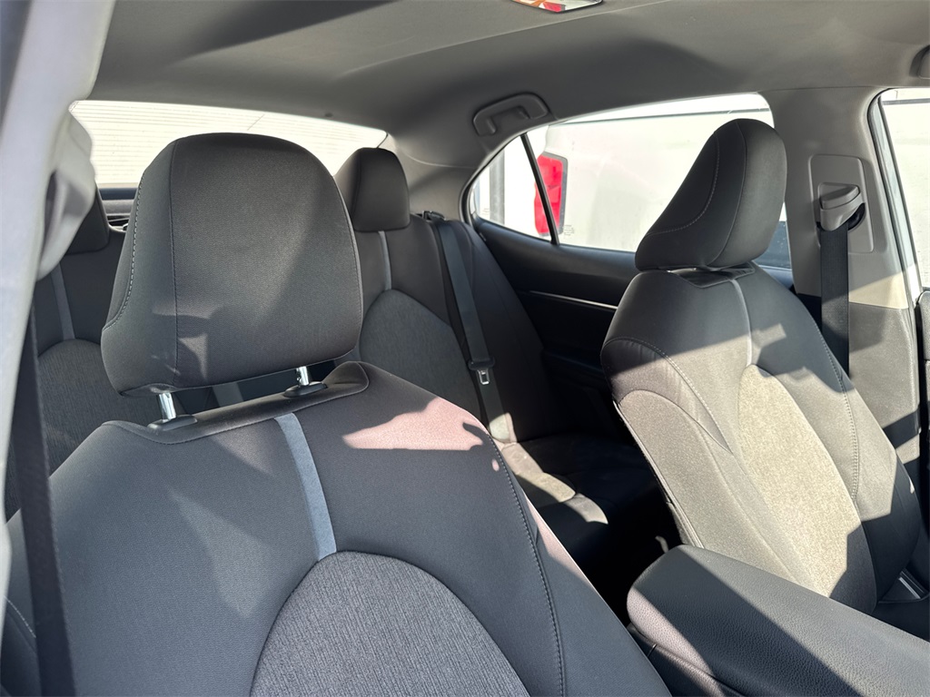 2021 Toyota Camry LE photo 2