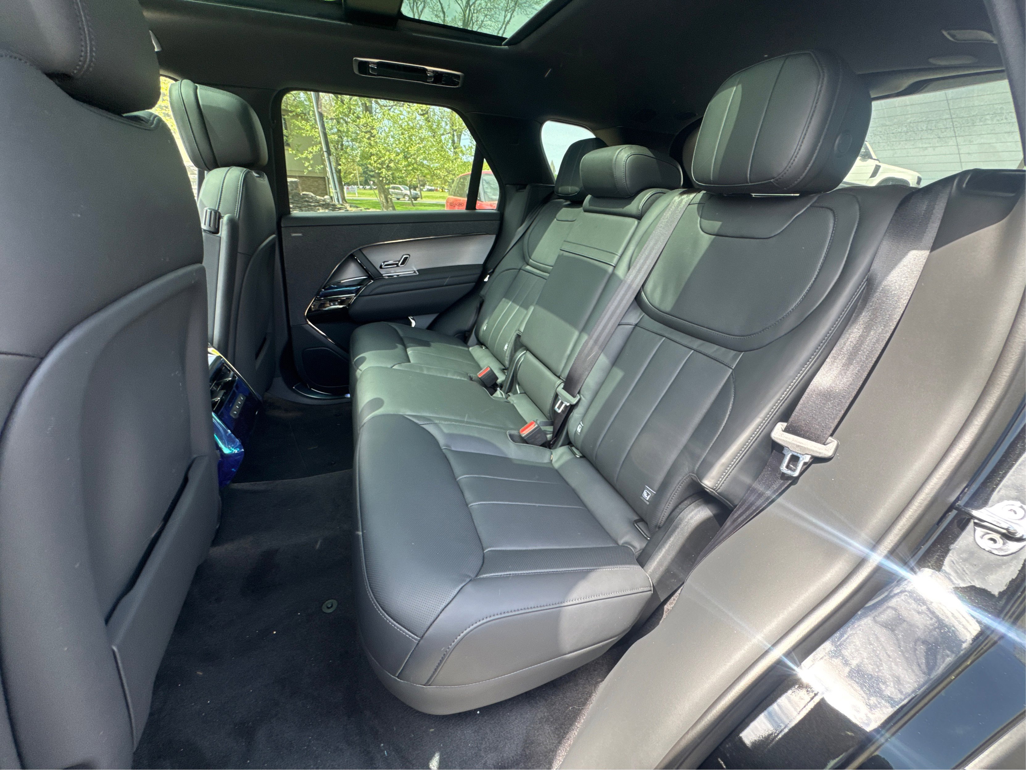 2025 Land Rover Range Rover Sport SE photo 10