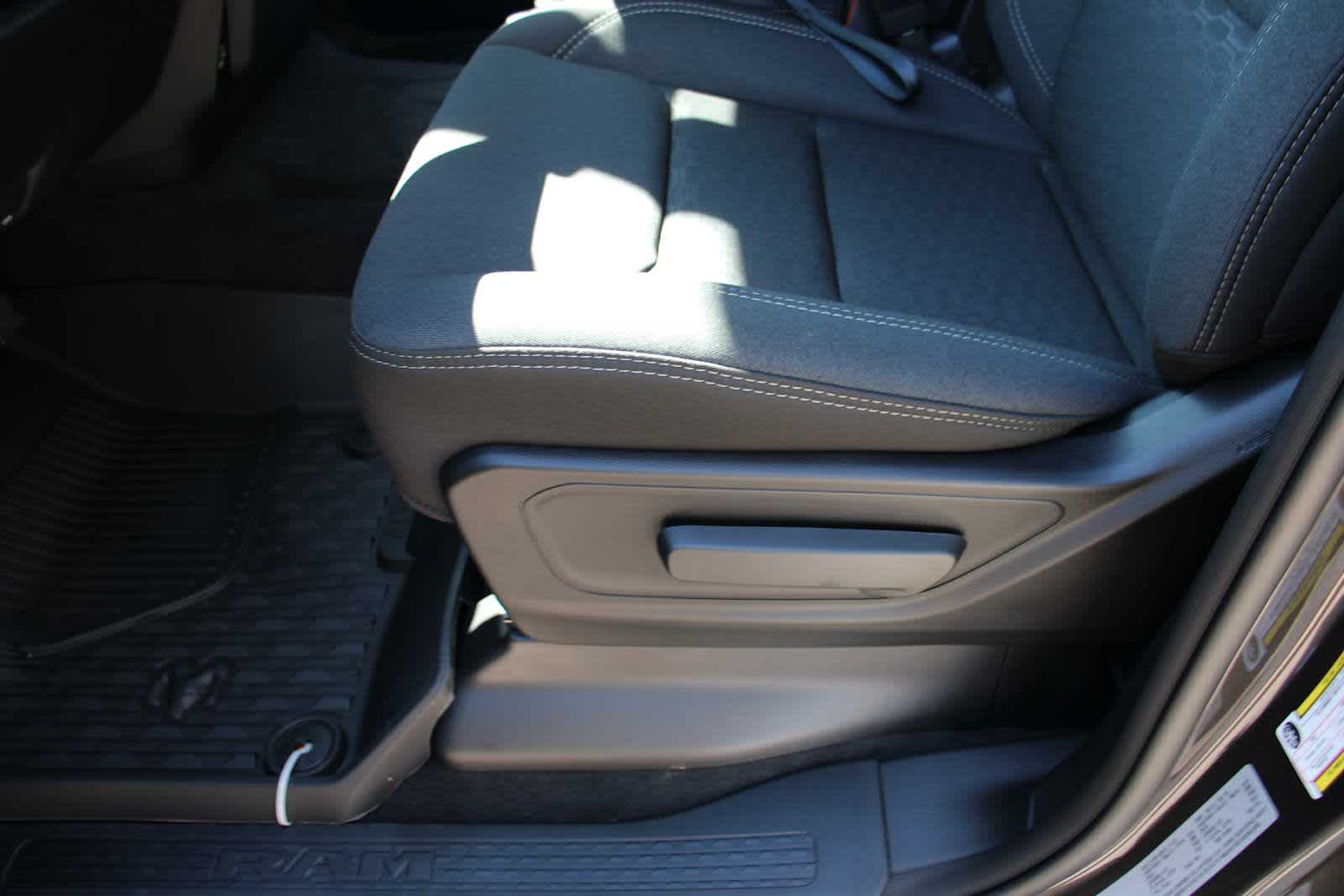 2025 Ram 1500 Tradesman photo 10