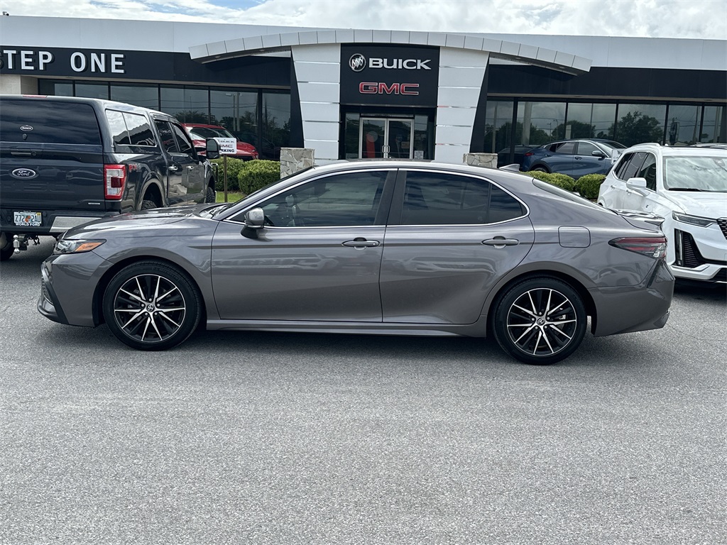 2022 Toyota Camry SE photo 4